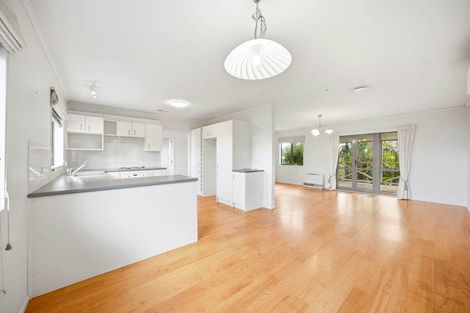 Photo of property in 938 East Coast Road, Northcross, Auckland, 0630