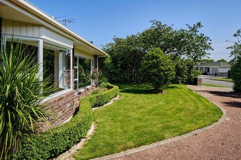 Photo of property in 21 Rewarewa Crescent, Waikanae, 5036