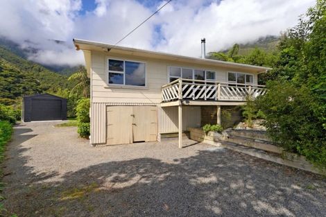 Photo of property in 12 Orchard Lane, Okiwi Bay, French Pass, 7193