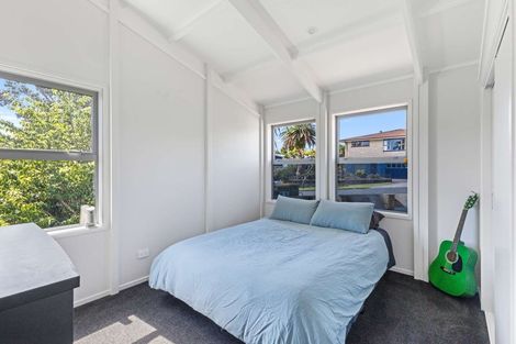 Photo of property in 14 Nevada Drive, Merrilands, New Plymouth, 4312