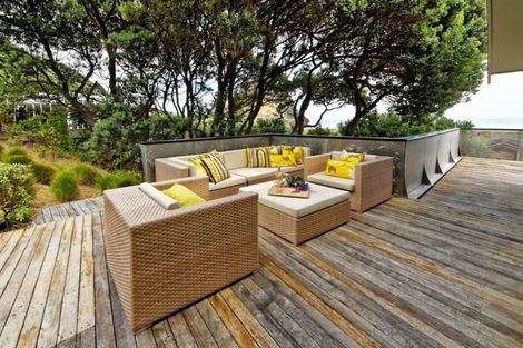 Photo of property in 87 Marine Parade North, Piha, 0772