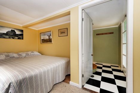 Photo of property in 25 Rayner Road, Piha, 0772