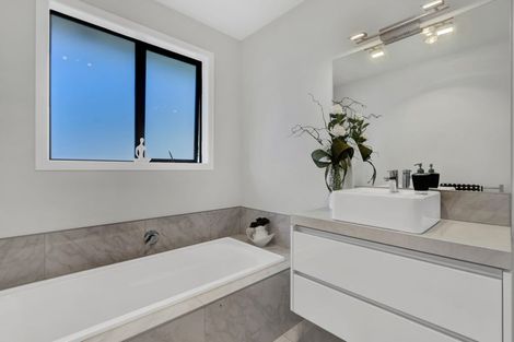 Photo of property in 10 Augusta Grove, Waiwhakaiho, New Plymouth, 4312