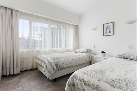 Photo of property in 3/212 Hurstmere Road, Takapuna, Auckland, 0622