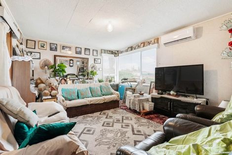 Photo of property in 11 Pesaro Place, Clover Park, Auckland, 2023