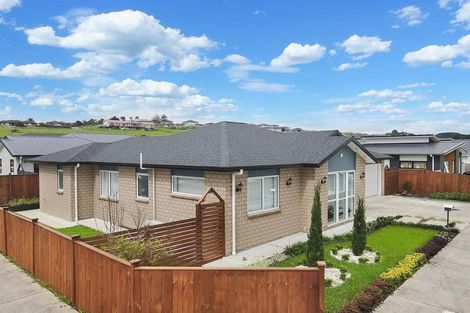 Photo of property in 1 Tuwhare Street, Papakura, 2110