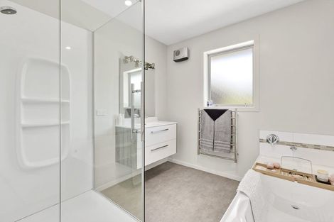 Photo of property in 1 Criffel Place, Luggate, Cromwell, 9383