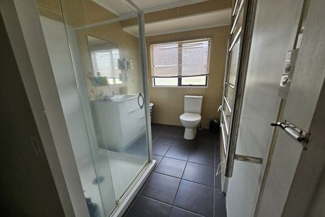 Photo of property in 42 Riverton Drive, Randwick Park, Auckland, 2105