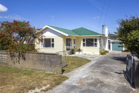 Photo of property in 8 Kapiti Crescent, Titahi Bay, Porirua, 5022
