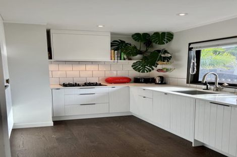 Photo of property in 1/8 Commodore Parry Road, Castor Bay, Auckland, 0620