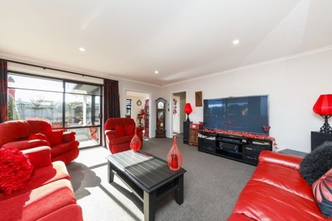 Photo of property in 6 Lorenzo Place, Kelvin Grove, Palmerston North, 4414