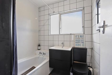 Photo of property in 2/22c Evans Road, Glen Eden, Auckland, 0602