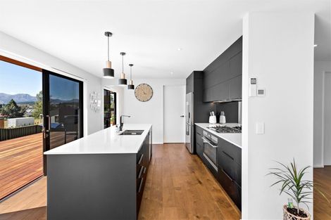 Photo of property in 18 Sapphire Spring Rise, Wanaka, 9305