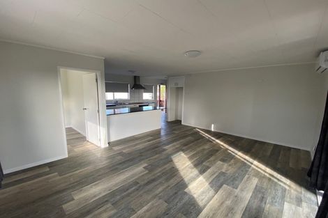 Photo of property in 4 Pureora Place, Clendon Park, Auckland, 2103