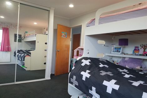 Photo of property in 2/10 Tiri View Place, Waiake, Auckland, 0630