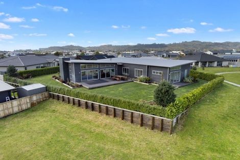Photo of property in 12 Roseberry Place, Whitianga, 3510