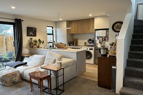 Photo of property in 2/92 Oxford Terrace, Epuni, Lower Hutt, 5011