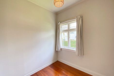 Photo of property in 32 Queensway, Three Kings, Auckland, 1024