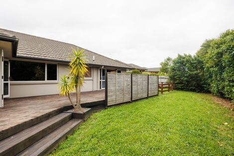 Photo of property in 27 Johnstone Drive, Fitzherbert, Palmerston North, 4410