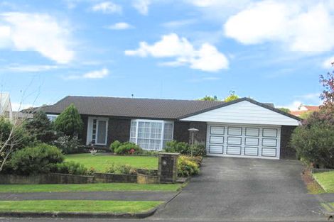 Photo of property in 4 Pitlochry Place, Highland Park, Auckland, 2010