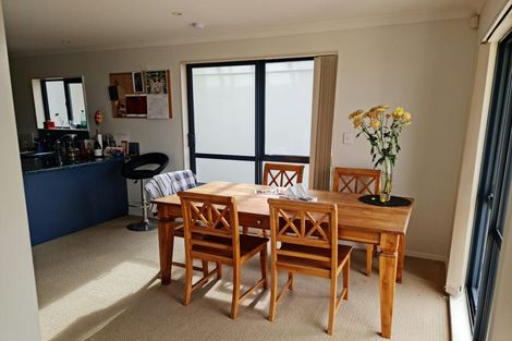 Photo of property in 140 Glanmire Road, Newlands, Wellington, 6037