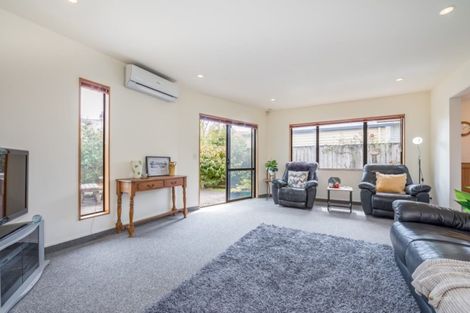 Photo of property in 2/14 Vincent Street, Waterloo, Lower Hutt, 5011