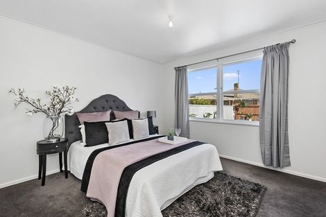 Photo of property in 1 Warwick Avenue, St Andrews, Hamilton, 3200