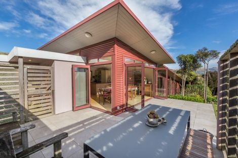 Photo of property in 196 Okains Bay Road, Robinsons Bay, Akaroa, 7581