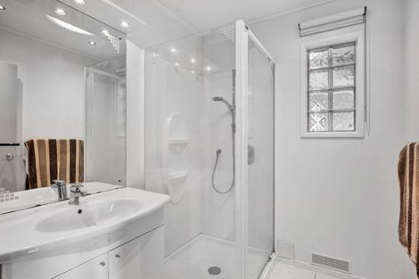 Photo of property in 6 Peace Avenue, Moturoa, New Plymouth, 4310