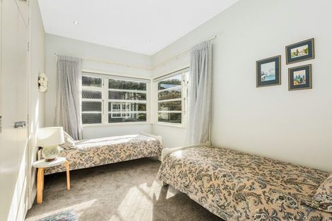 Photo of property in 33 Cheviot Road, Lowry Bay, Lower Hutt, 5013