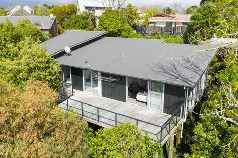 Photo of property in 16a Springdale Grove, Fitzherbert, Palmerston North, 4410