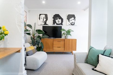 Photo of property in 16 Hawker Street, Mount Victoria, Wellington, 6011