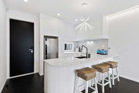 Photo of property in 18b St Michaels Avenue, Point Chevalier, Auckland, 1022