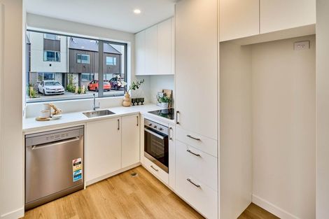 Photo of property in 11 Ara Paiwhenua, Tawa, Wellington, 5028