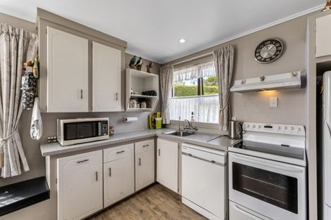 Photo of property in 16 Tomkins Street, Green Island, Dunedin, 9018