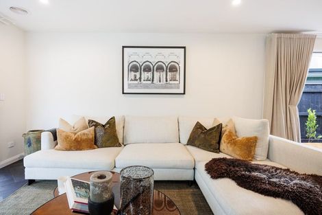 Photo of property in 6 Solitude Crescent, Kelvin Grove, 4414