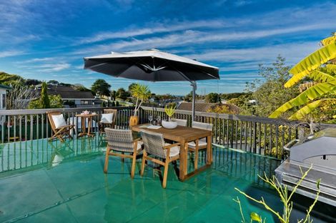 Photo of property in 2/4 Kupari Place, Totara Vale, Auckland, 0629