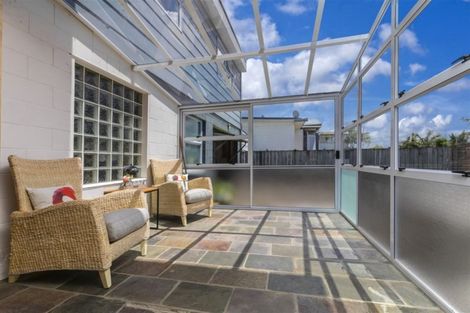 Photo of property in 3 Hillary Heights Avenue, Glendene, Auckland, 0602