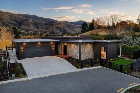 Photo of property in 9 Kamana Rise, Wanaka, 9382