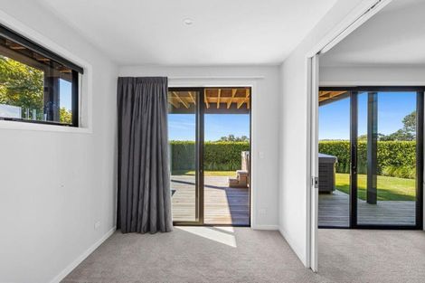 Photo of property in 102 Vipond Road, Stanmore Bay, Whangaparaoa, 0932