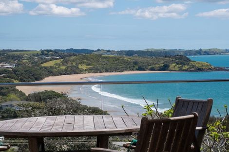 Photo of property in 16 Rangikapiti Road, Coopers Beach, 0420