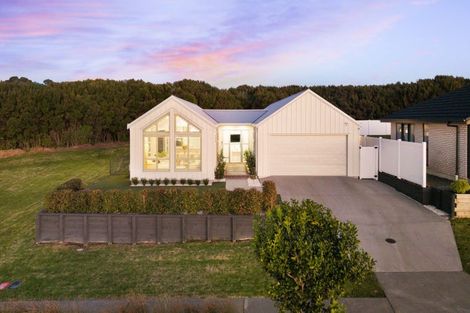 Photo of property in 24 Orawahi Road, Glenbrook, 2681