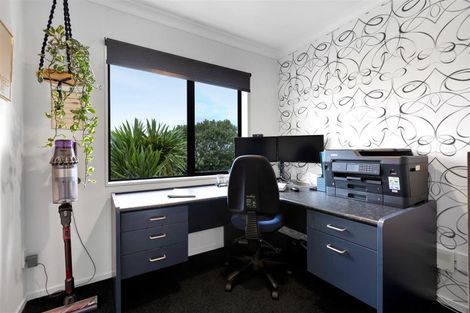 Photo of property in 1b Silvan Place, Bell Block, New Plymouth, 4312