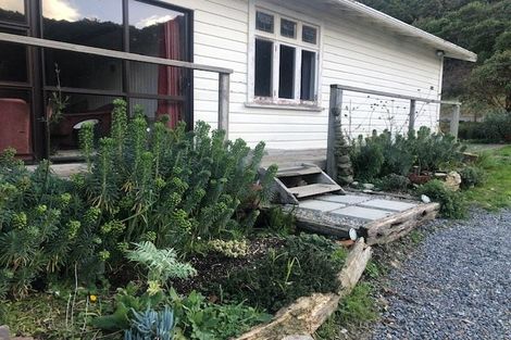 Photo of property in 498 Makara Road, Makara, Karori, 6972