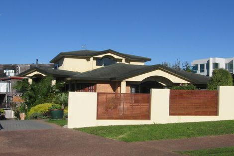 Photo of property in 17 Bocage Lane, West Harbour, Auckland, 0618