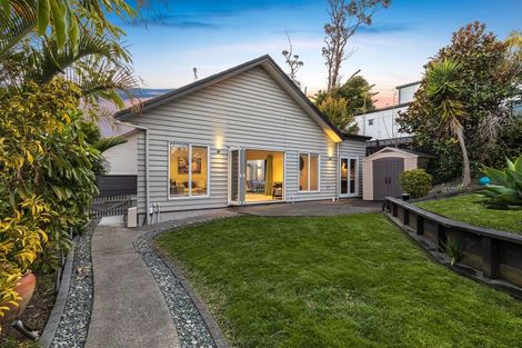 Photo of property in 30c Marine Parade, Mellons Bay, Auckland, 2014