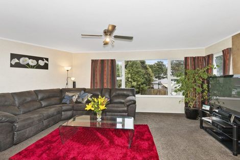 Photo of property in 22 Manapouri Place, Pakuranga Heights, Auckland, 2010