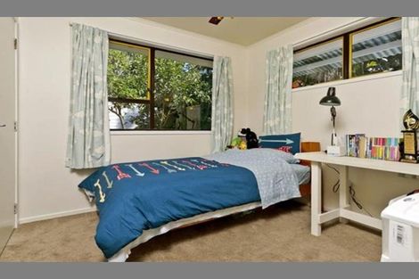 Photo of property in 33 Sequoia Place, Sunnynook, Auckland, 0620