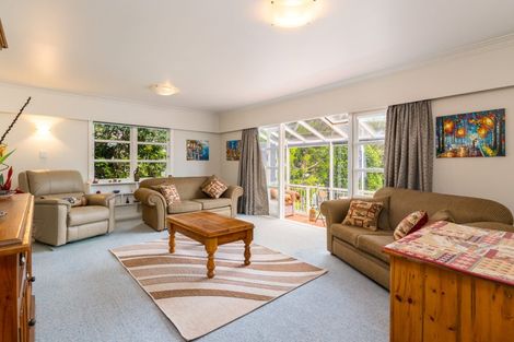 Photo of property in 39 Sunrise Boulevard, Tawa, Wellington, 5028