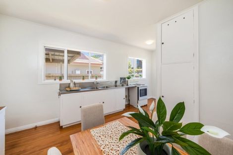 Photo of property in 26 Queensway, Three Kings, Auckland, 1024